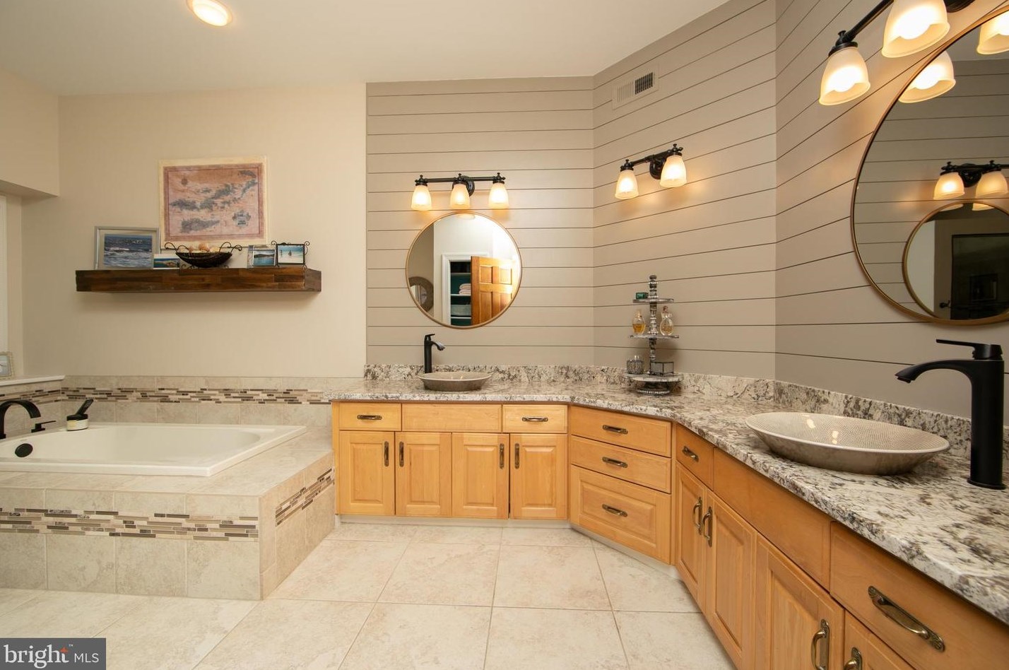 5 Pepperbush Ct, Medford NJ  08055-3818 exterior