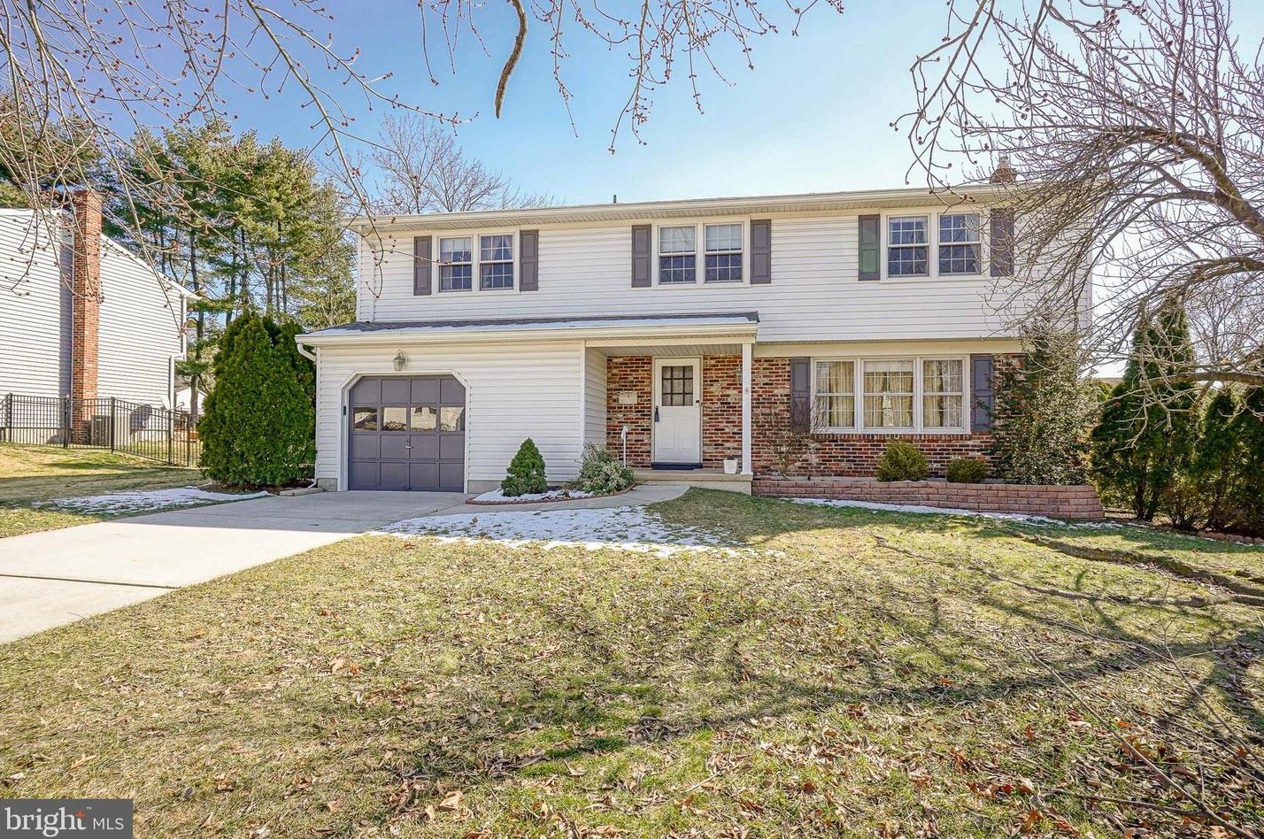 103 Oakwood Dr, Riverton, NJ 08077-2908