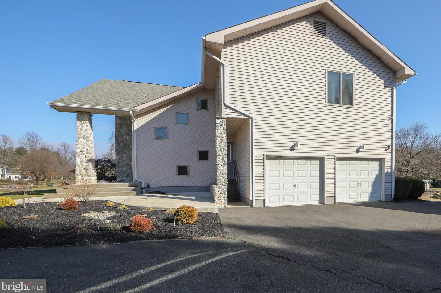 36 Hockey Dr, Columbus NJ  08022-9501 exterior