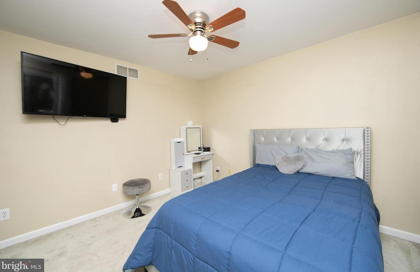 36 Hockey Dr, Columbus NJ  08022-9501 exterior