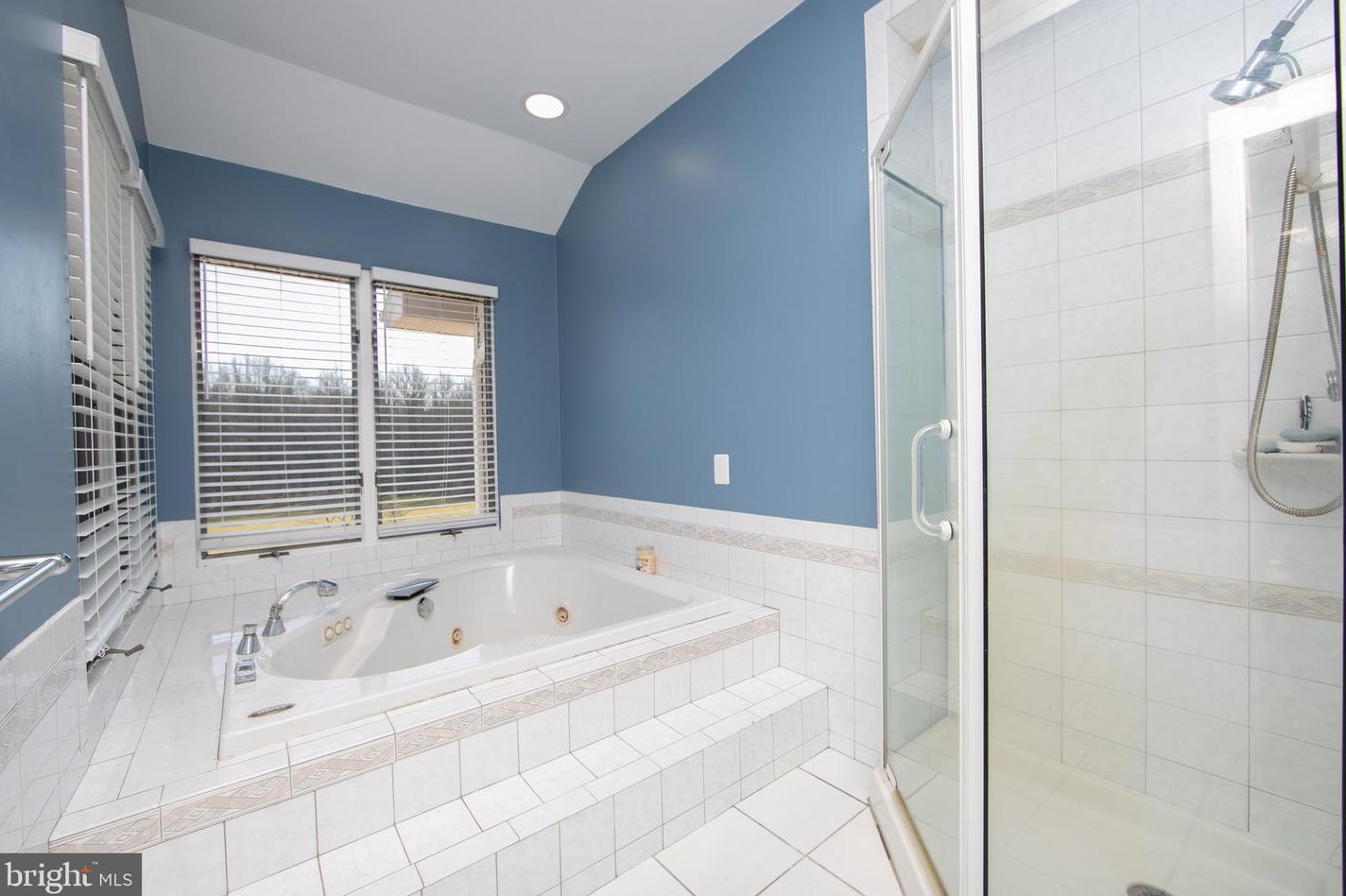 36 Hockey Dr, Columbus NJ  08022-9501 exterior