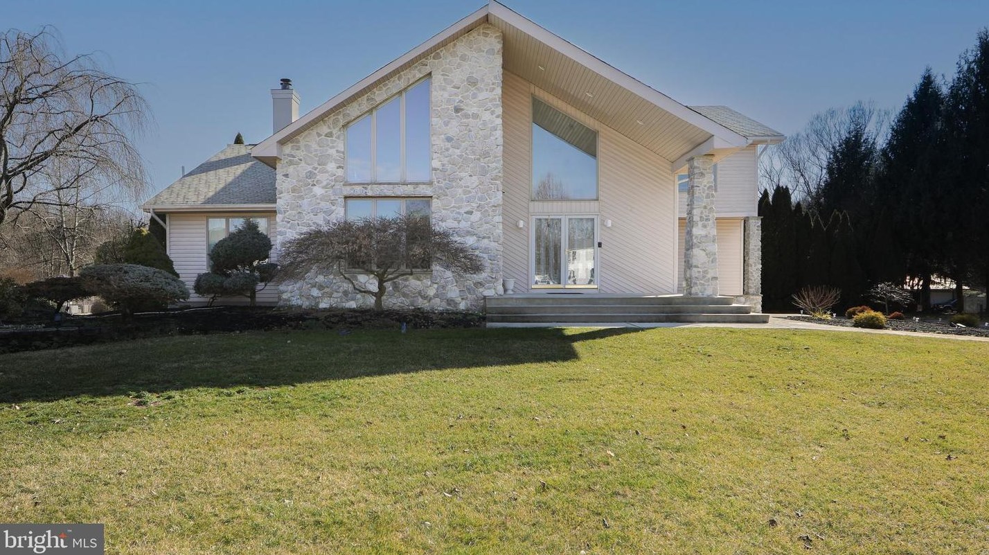 36 Hockey Dr, Columbus NJ  08022-9501 exterior