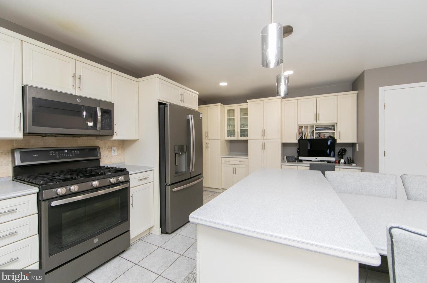 36 Hockey Dr, Columbus NJ  08022-9501 exterior