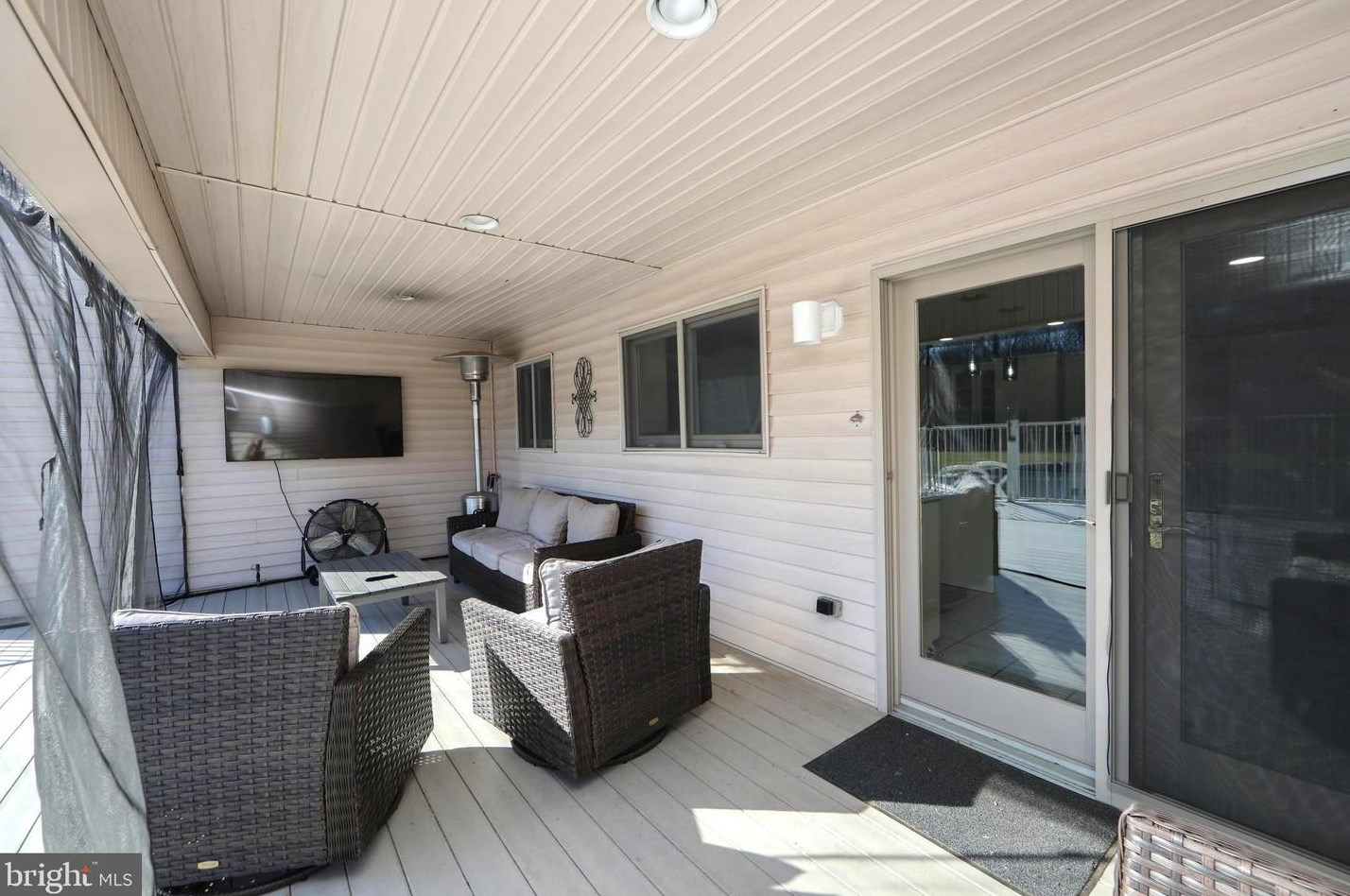 36 Hockey Dr, Columbus NJ  08022-9501 exterior