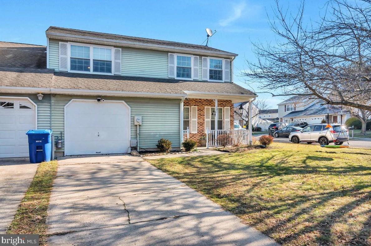 101 Stratton Ln, Mount Laurel, NJ 08054