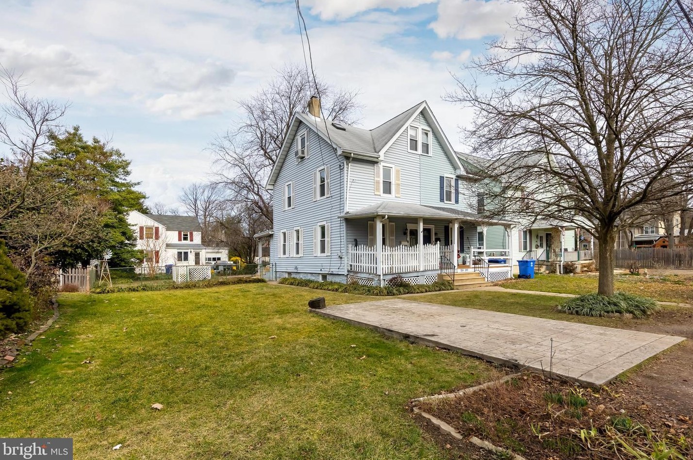 202 2nd St, Riverton, NJ 08077-1169