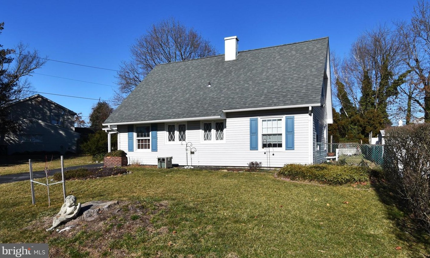 11 Stirrup Ln, Willingboro, NJ 08046-1420