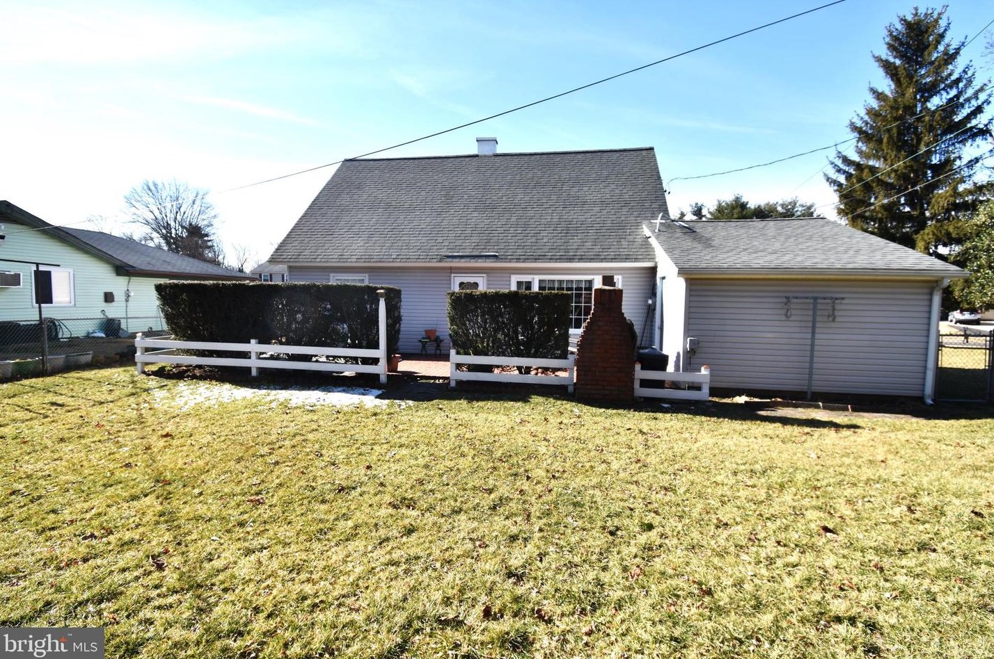 11 Stirrup Ln, Willingboro NJ  08046-1420 exterior