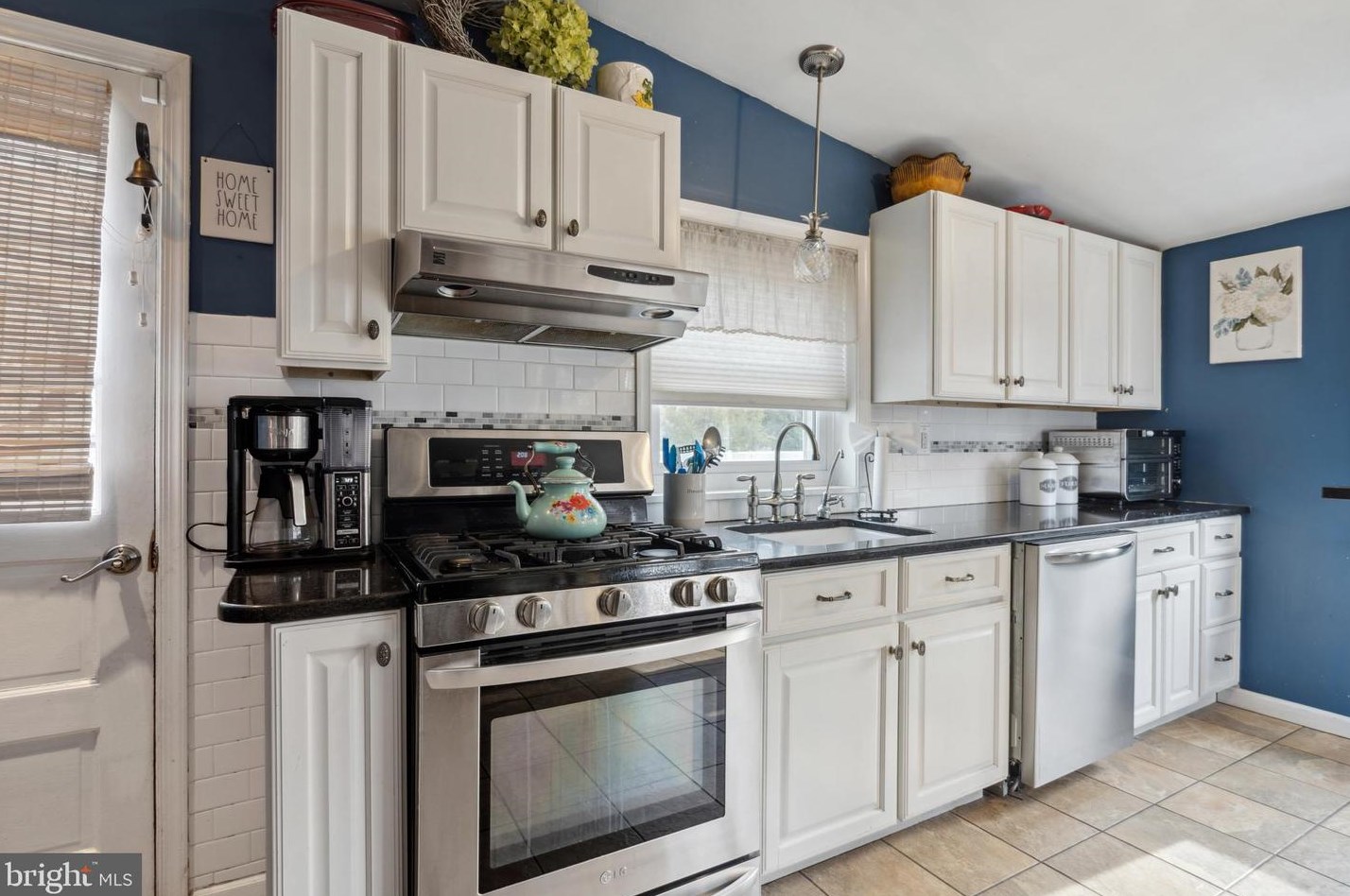 606 Linden Ave, Riverton NJ  08077-1451 exterior