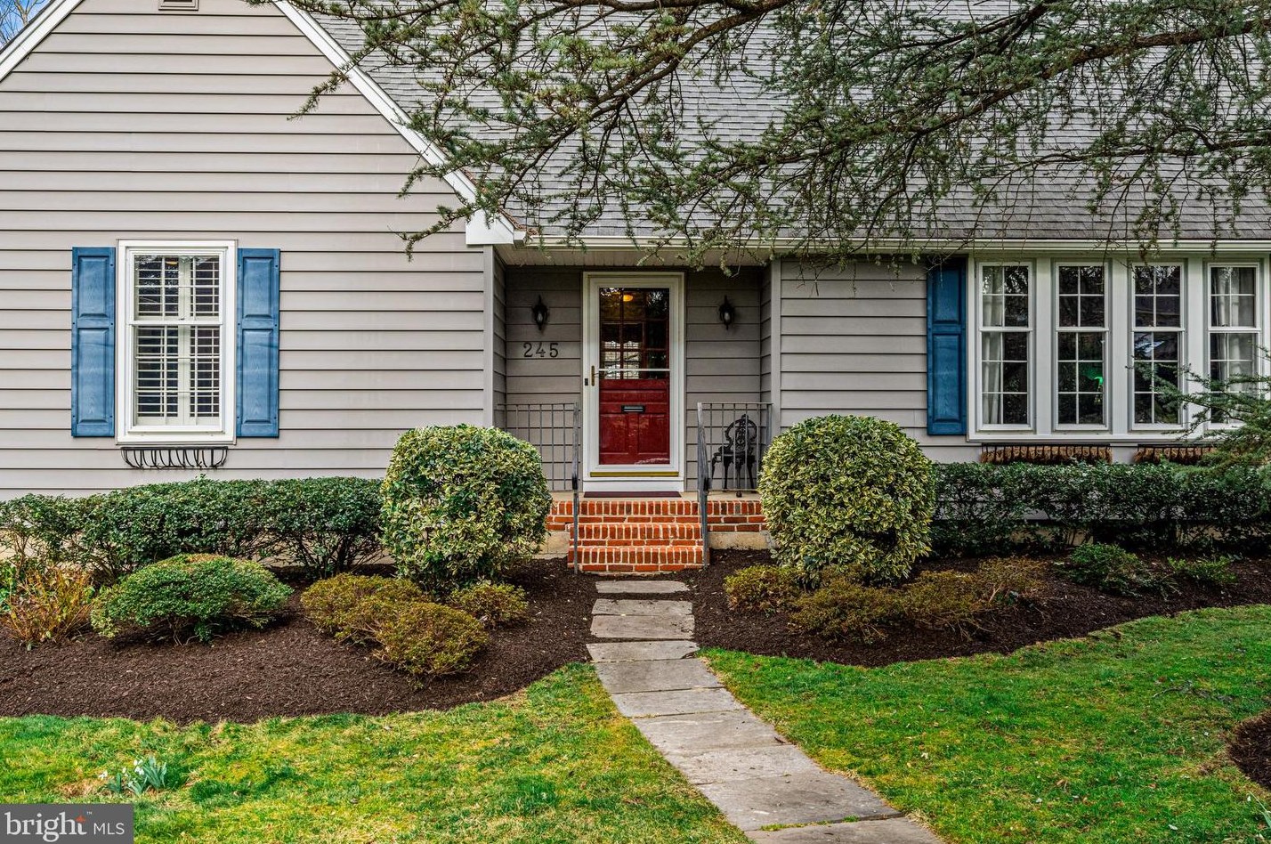 245 Nicholson Dr, Moorestown, NJ 08057