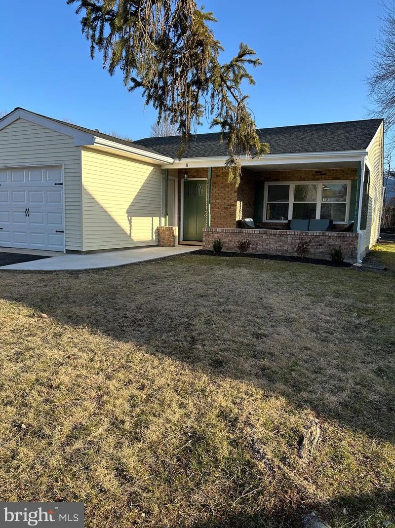 8 Buckingham Dr, Southampton, NJ 08088-1102