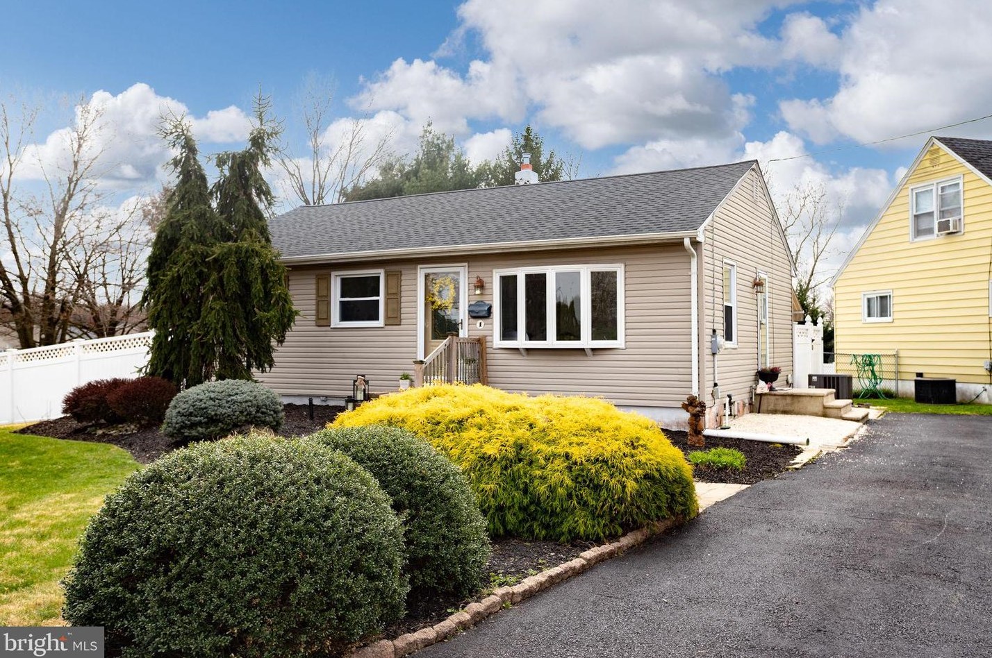 1 Willow Rd, Chesterfield, NJ 08505