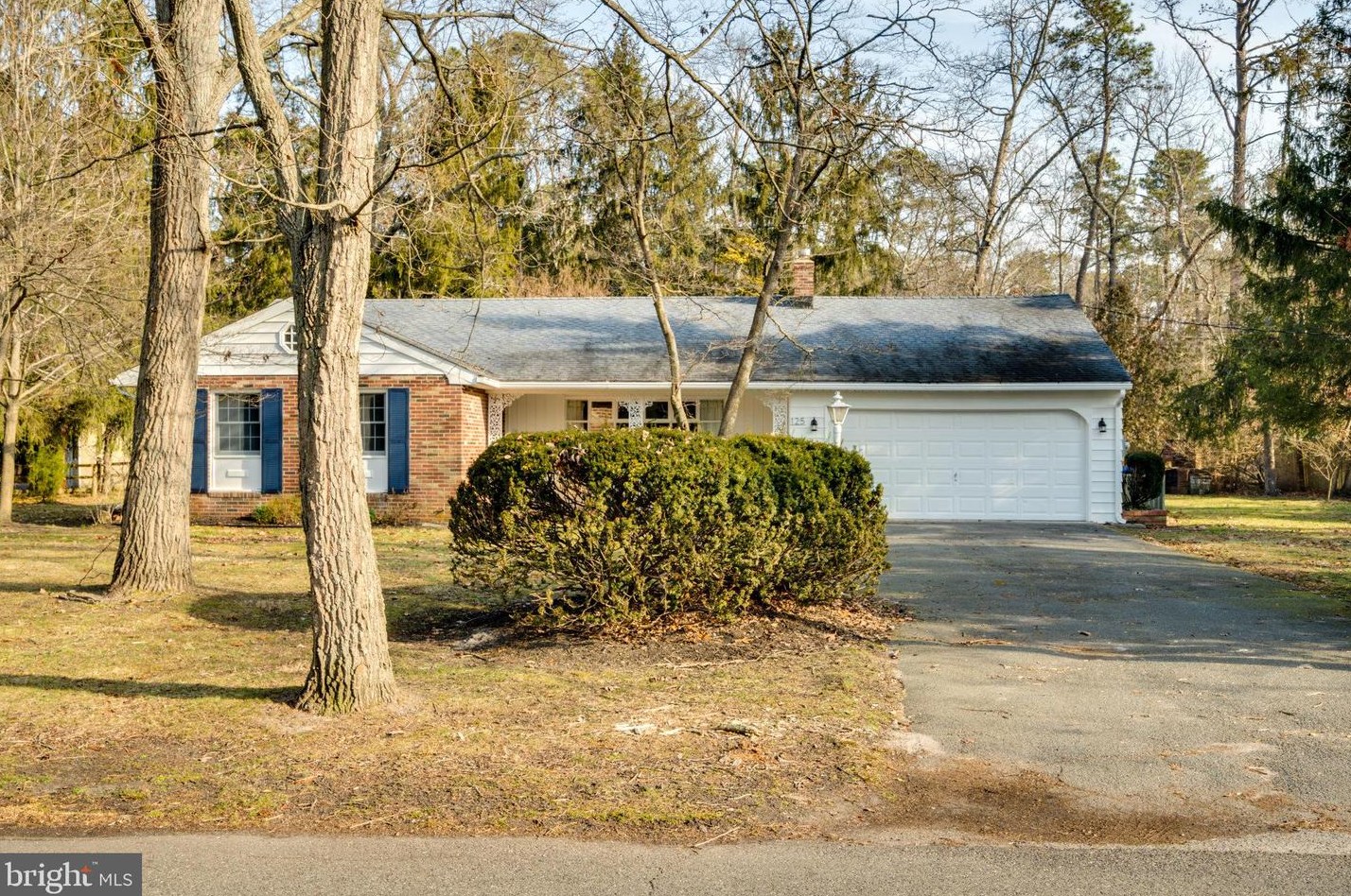 125 Lakeside Dr, Medford, NJ 08055-8415