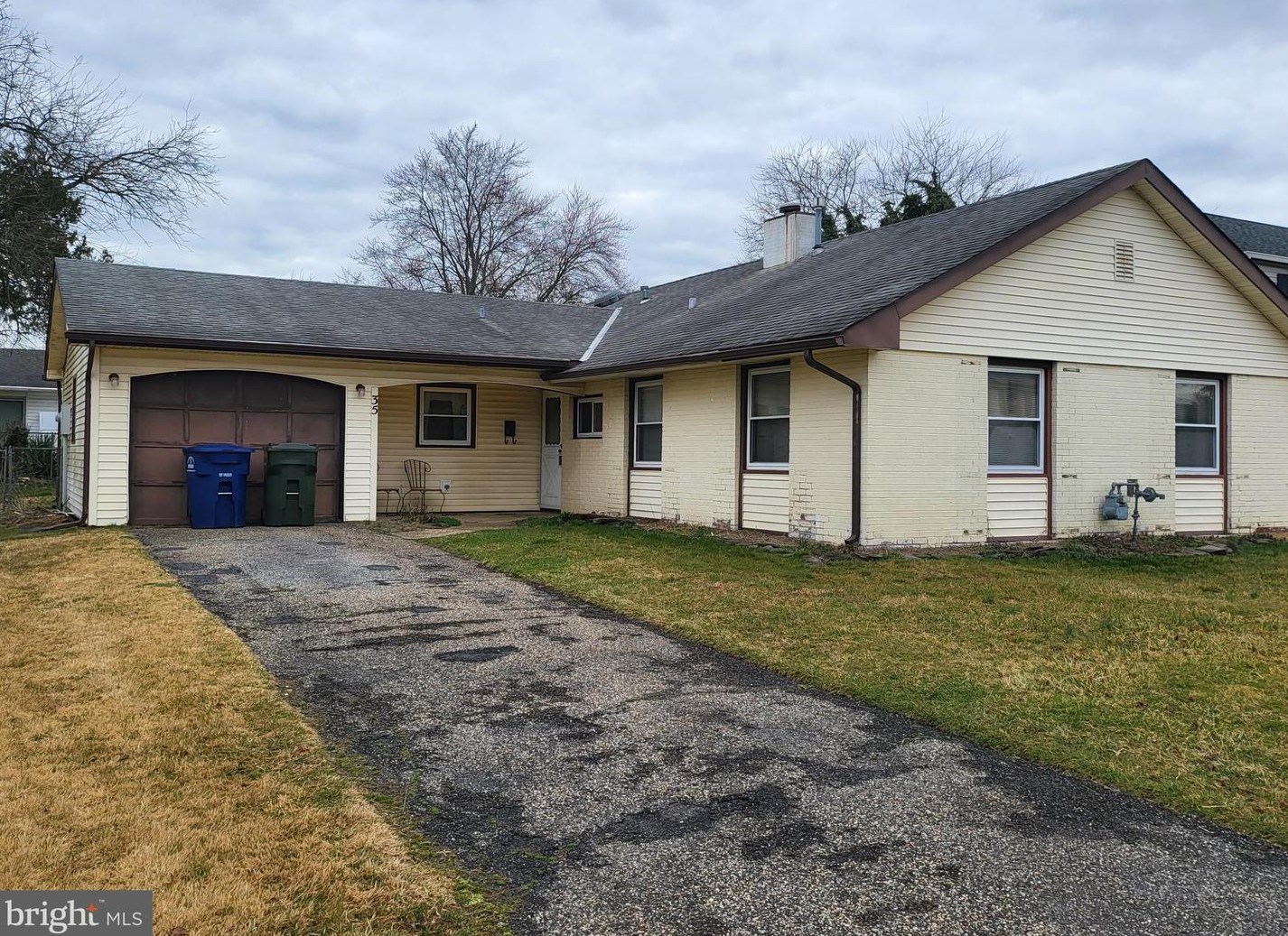 35 Parish Ln, Willingboro, NJ 08046-2707