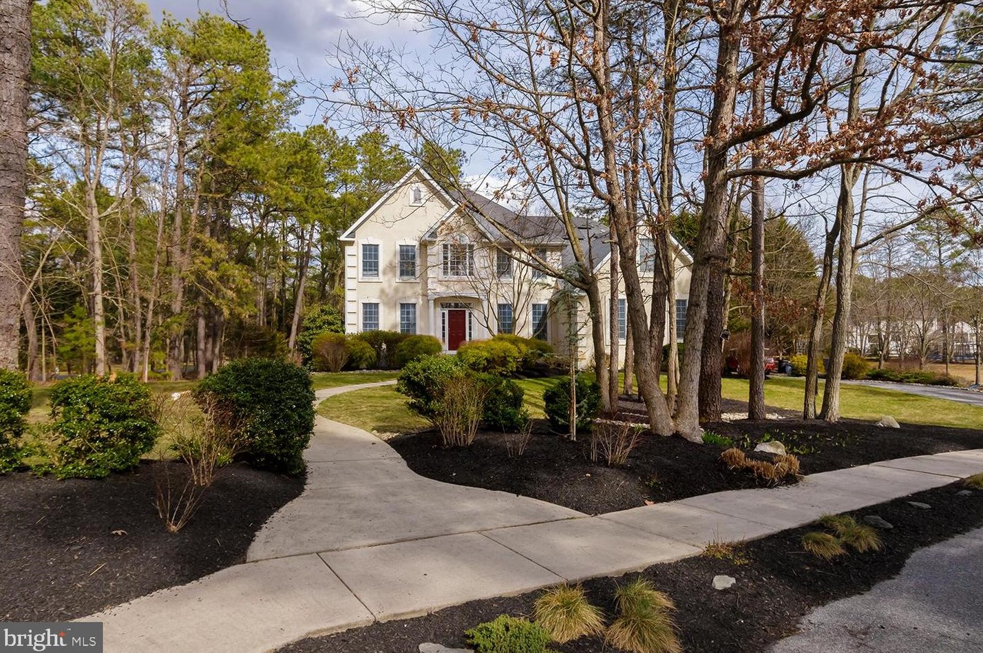 2 Bainbridge Ct, Medford, NJ 08055
