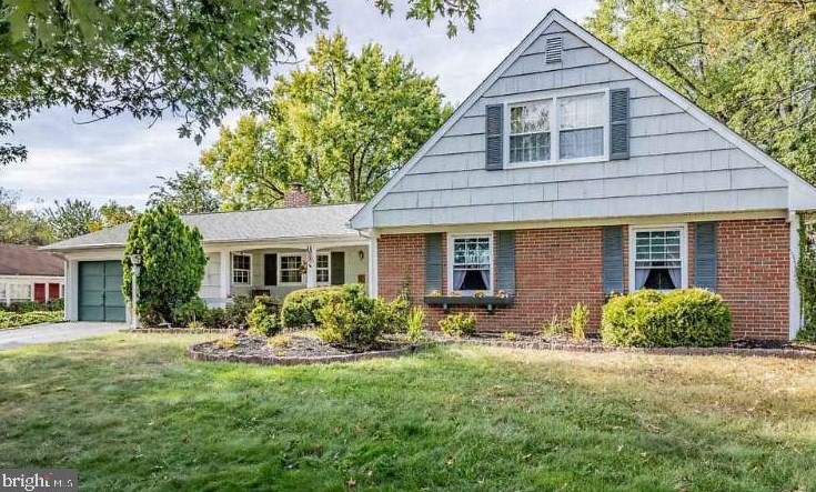 24 Country Club Rd, Willingboro, NJ 08046-3504