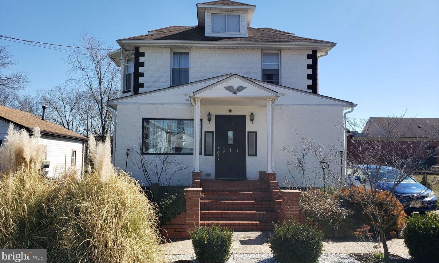 616 W 2nd St, Palmyra, NJ 08065