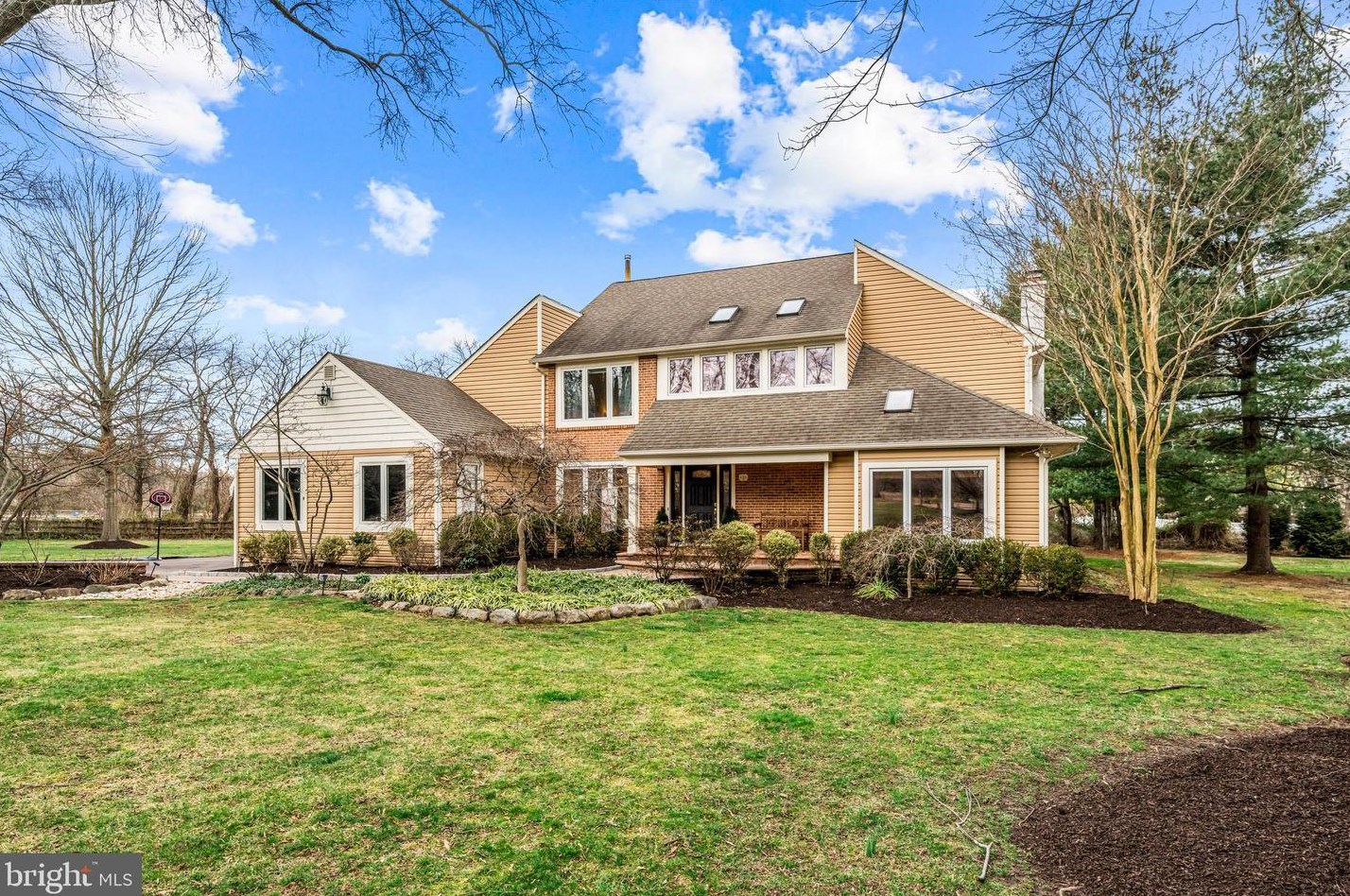 806 Joshua Ct, Moorestown, NJ 08057