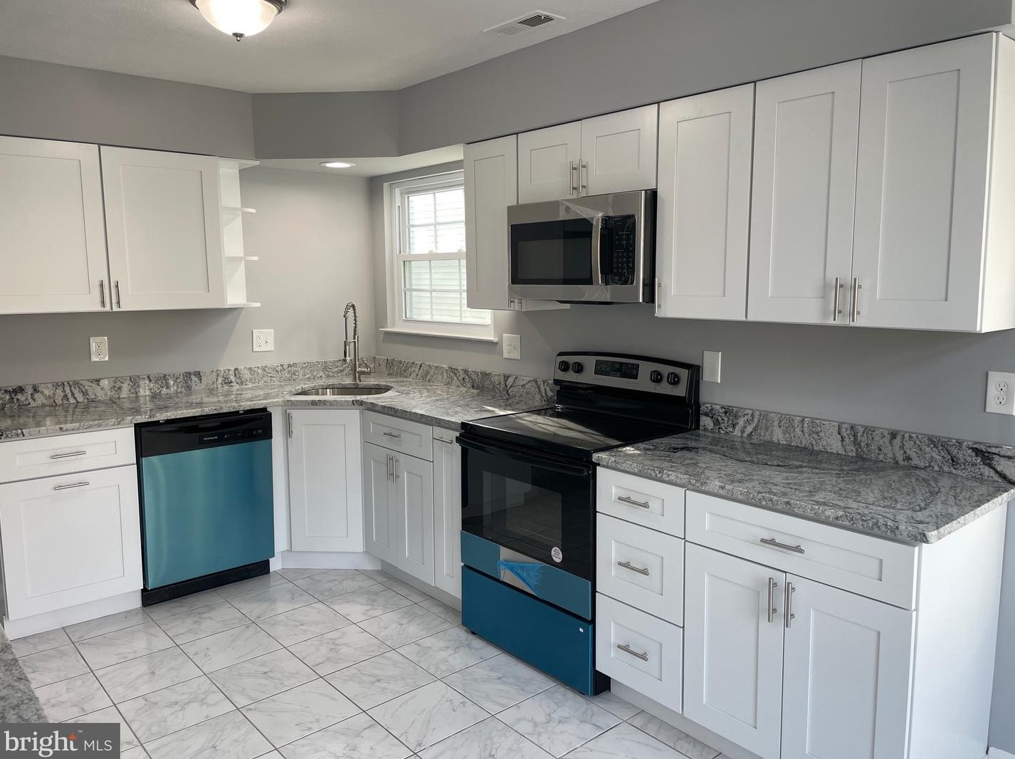 138 Indigo Dr, Mount Laurel, NJ 08054