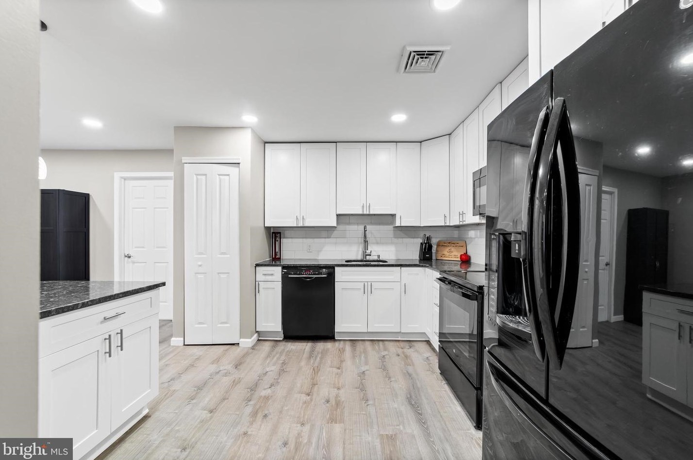424 Chippewa Trl, Browns Mills NJ  08015-6458 exterior