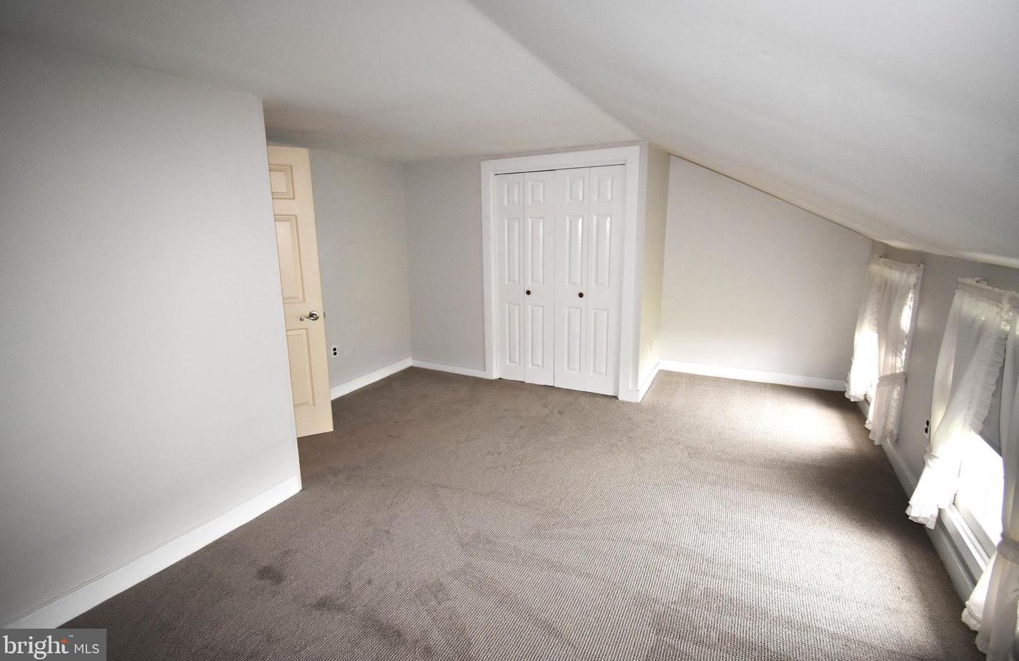 122 Un St, Burlington NJ 08016-1511 exterior