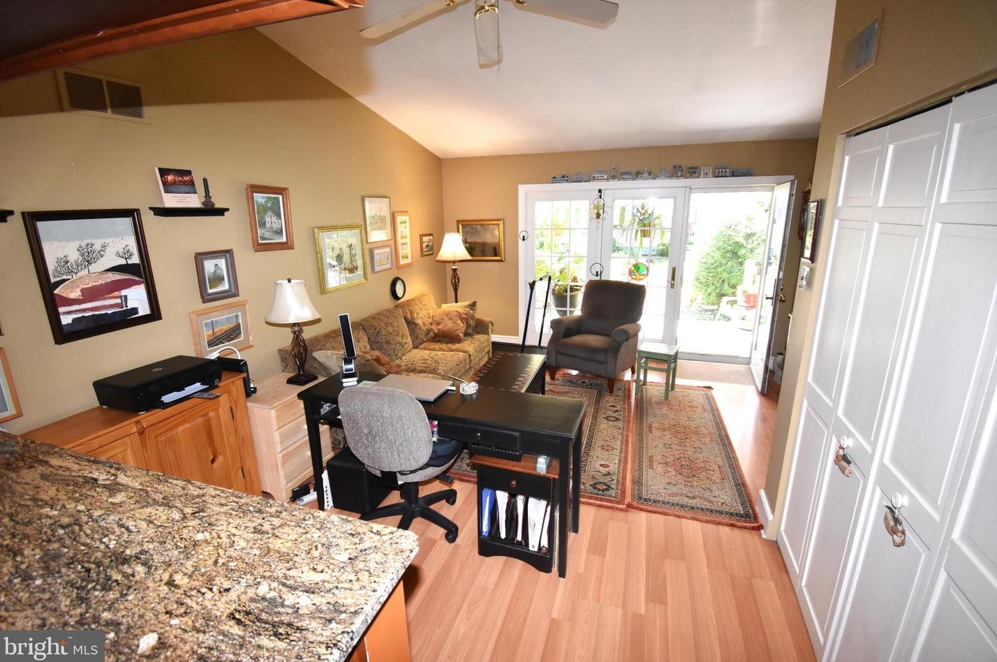 122 Un St, Burlington NJ 08016-1511 exterior