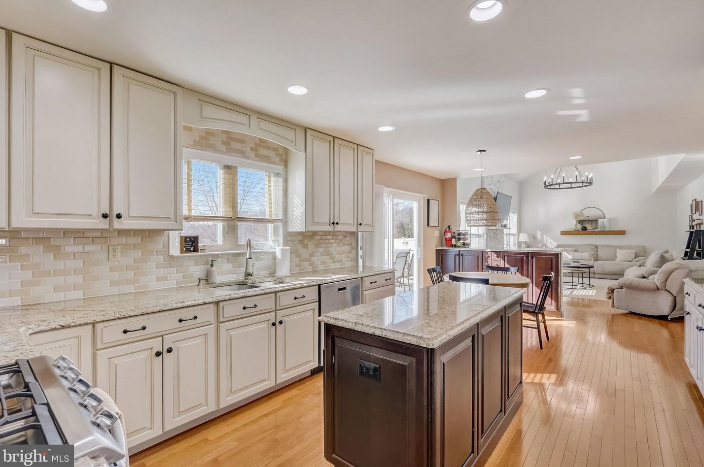 154 Memorial Ln, Mount Laurel NJ  08054-2032 exterior