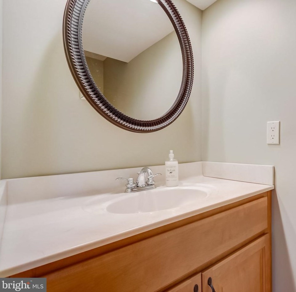 154 Memorial Ln, Mount Laurel NJ  08054-2032 exterior