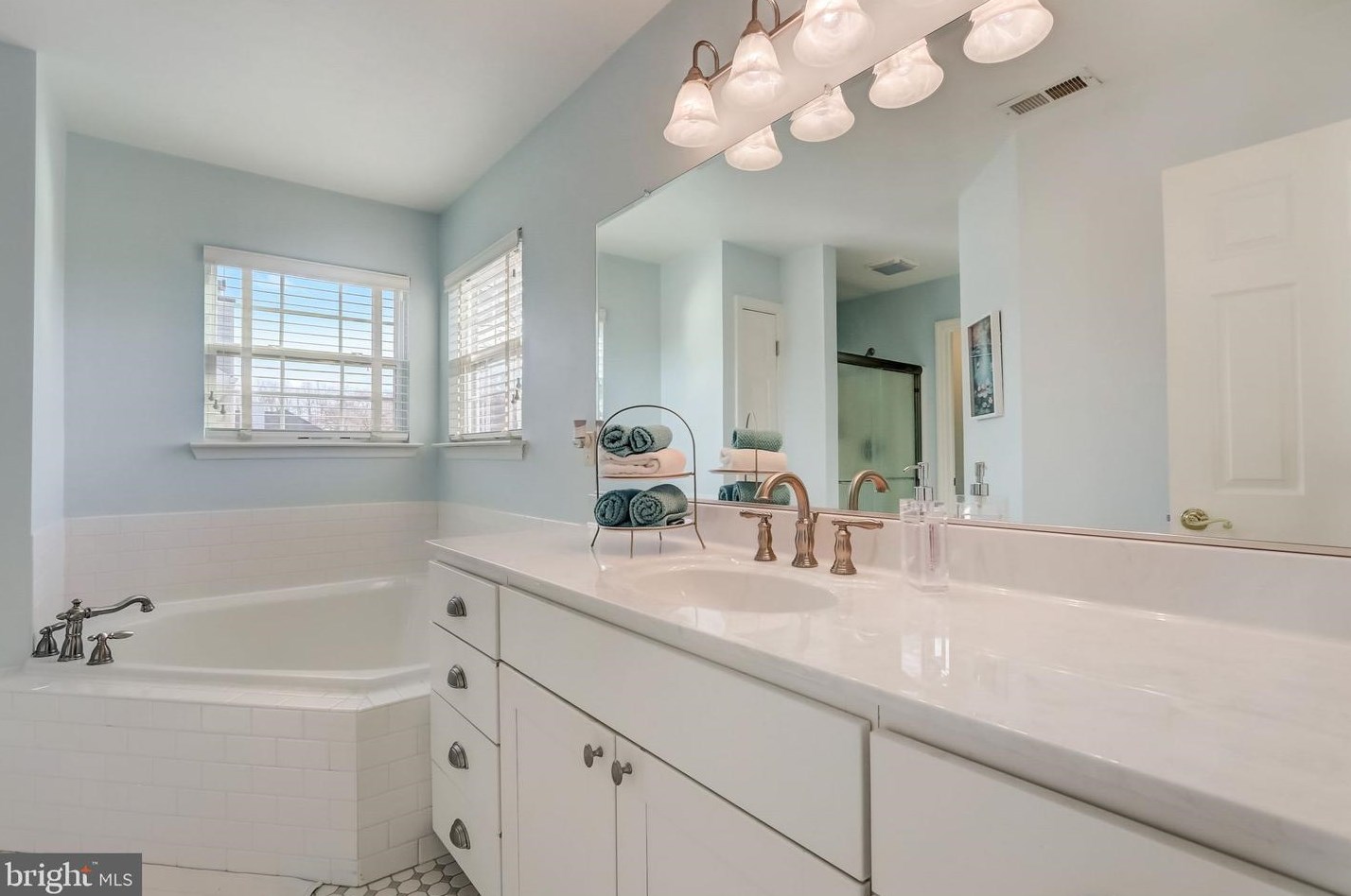 154 Memorial Ln, Mount Laurel NJ  08054-2032 exterior