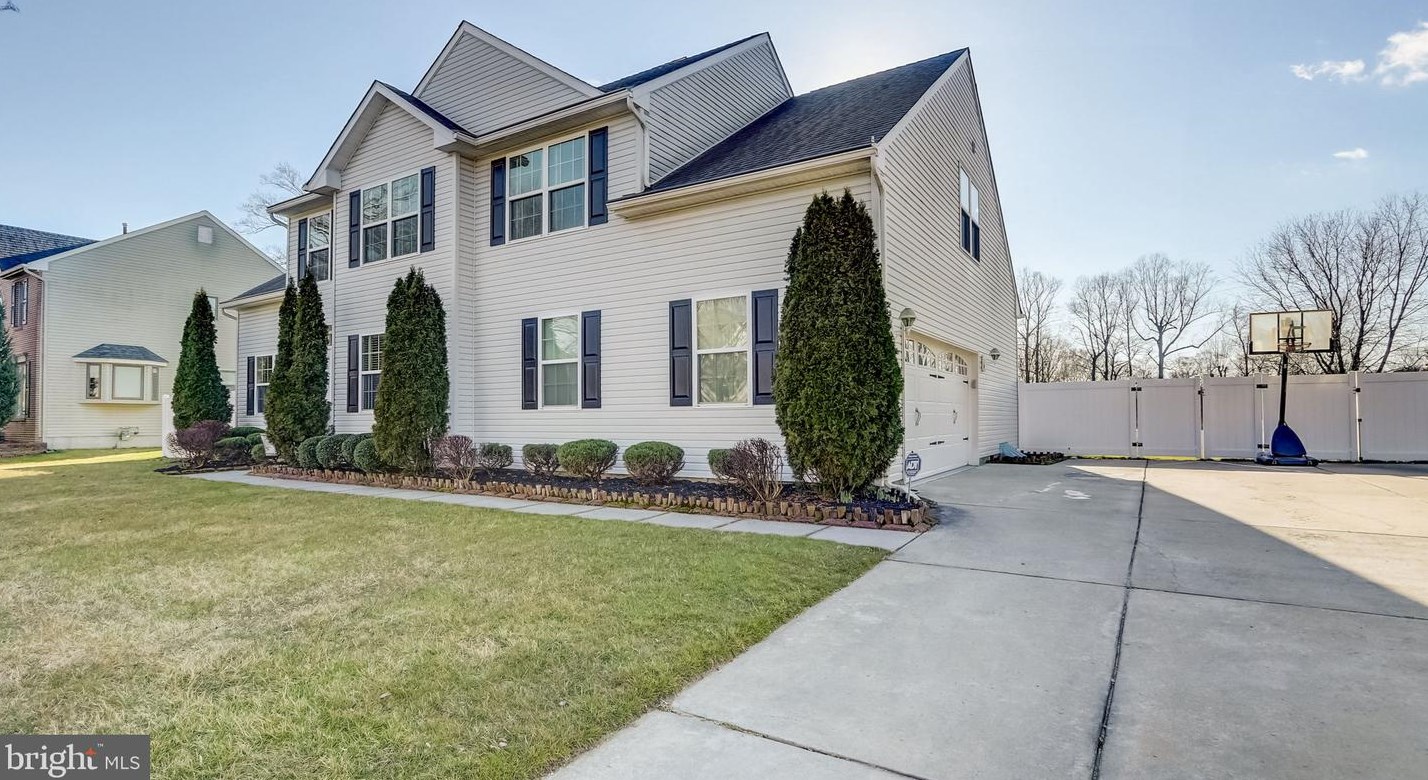 154 Memorial Ln, Mount Laurel NJ  08054-2032 exterior