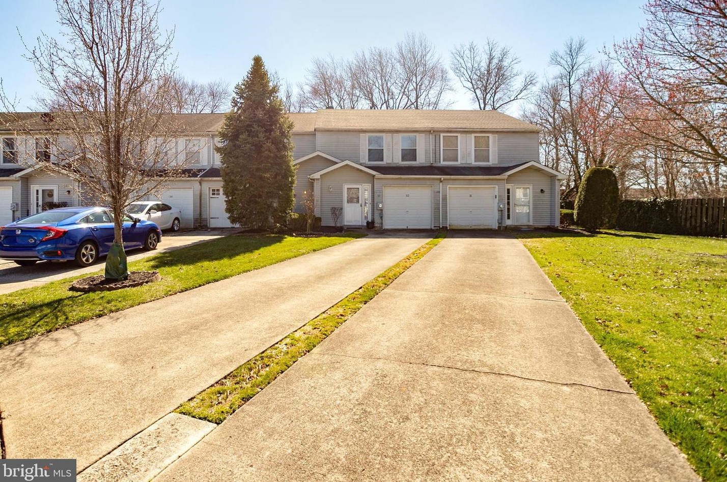 32 Society Ct, Burlington, NJ 08016-3601