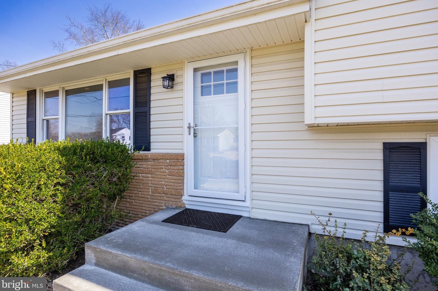 7 Spruce Rd, Burlington, NJ 08016-3104