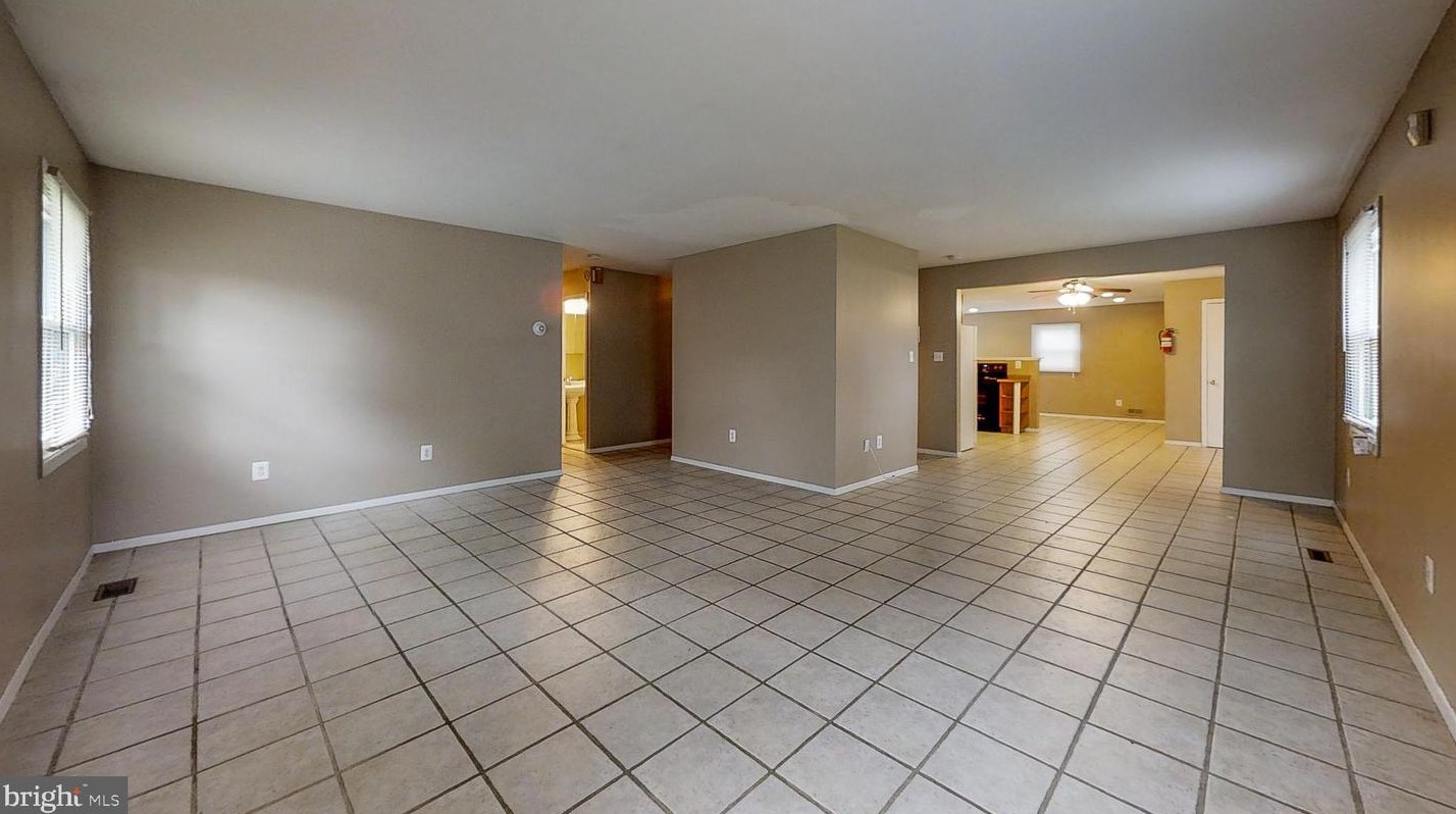 28 Myrtlewood Ln, Willingboro, NJ 08046