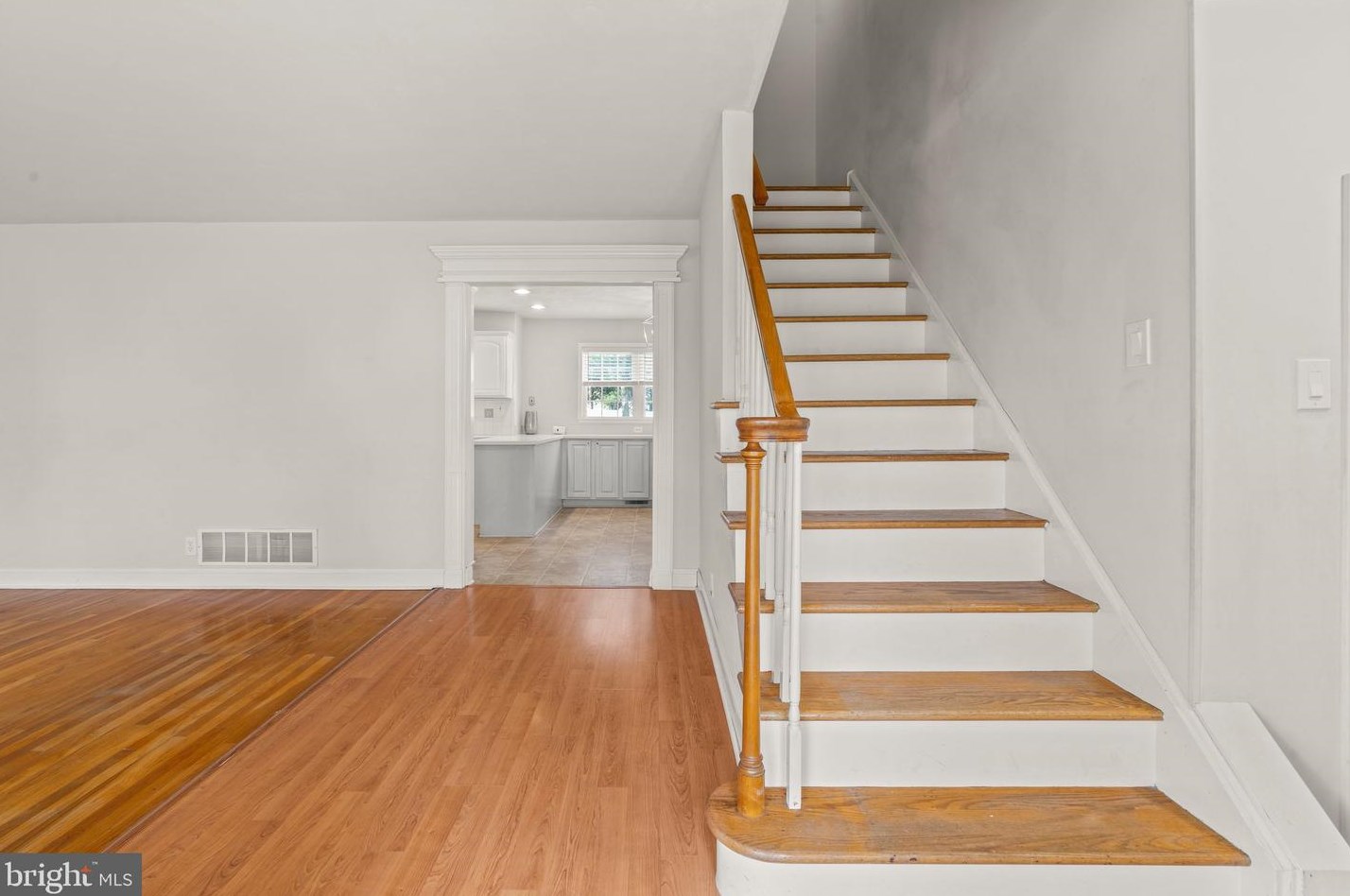 546 S Brentwood Dr, Mount Laurel, NJ 08054