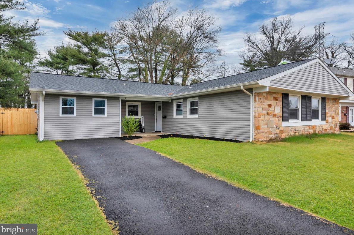 35 Garland Ln, Willingboro, NJ 08046