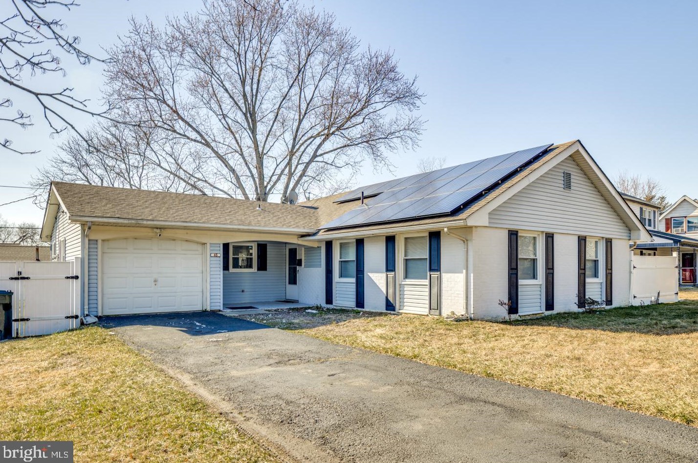 45 Henderson Ln, Willingboro, NJ 08046-1757