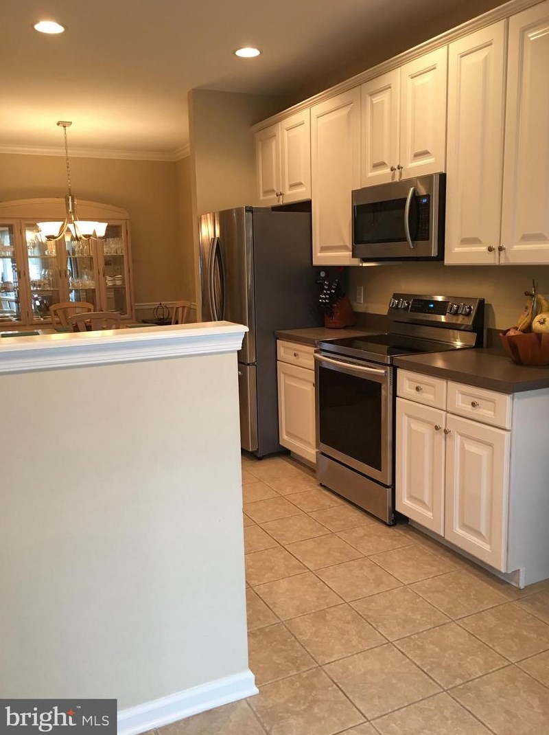 11 Farmington Ct, Chesterfield, NJ 08505
