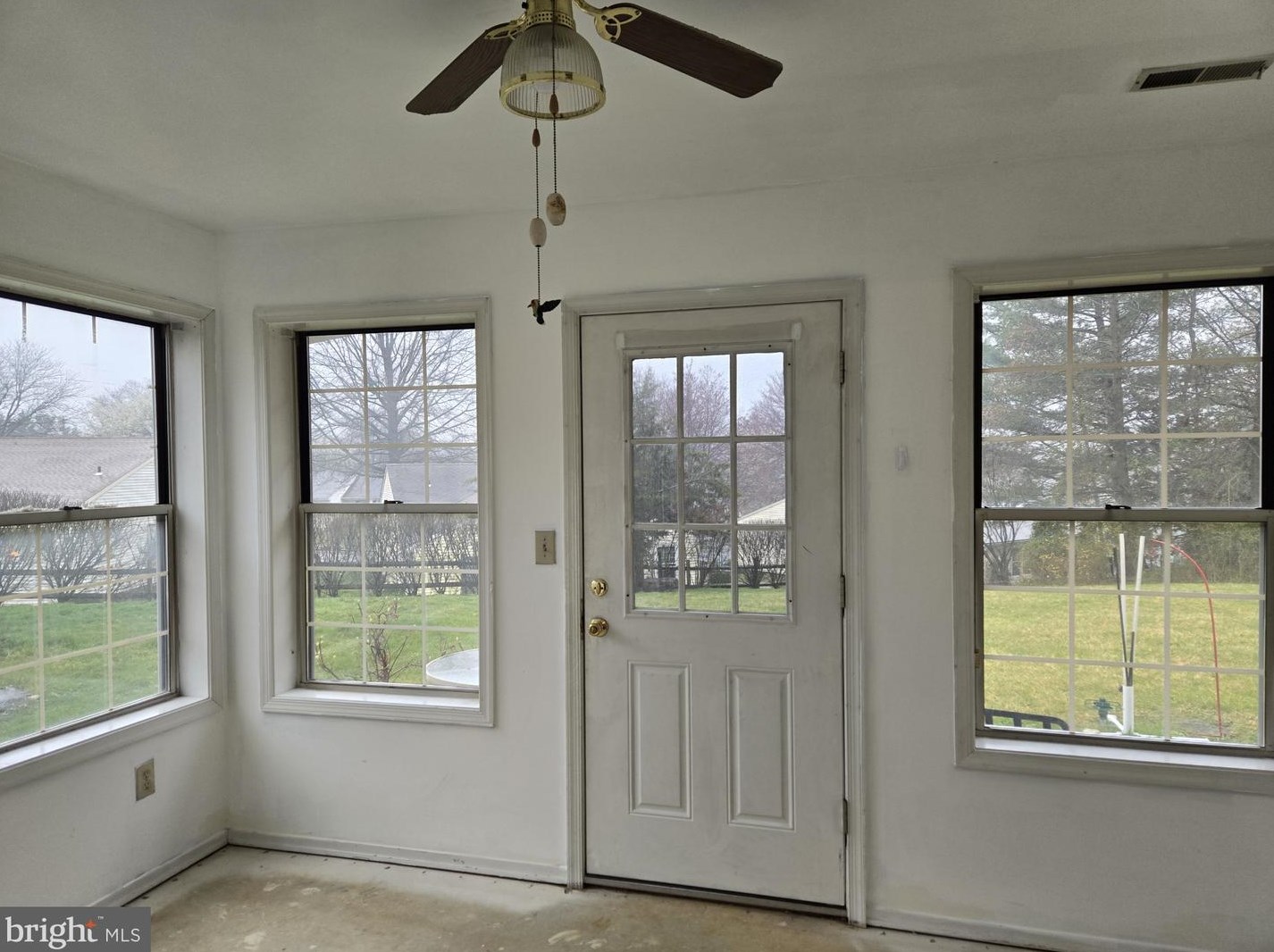 27 Hilltop Ln, Columbus NJ  08022-1008 exterior