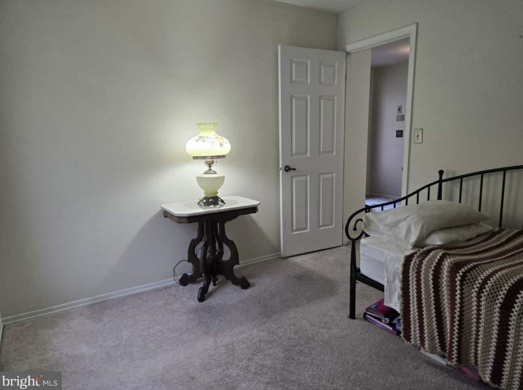 27 Hilltop Ln, Columbus NJ  08022-1008 exterior