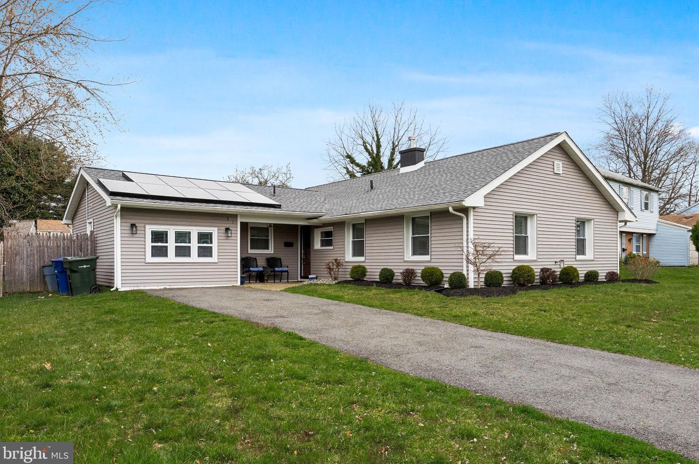 11 Pembrook Ln, Willingboro, NJ 08046-2711