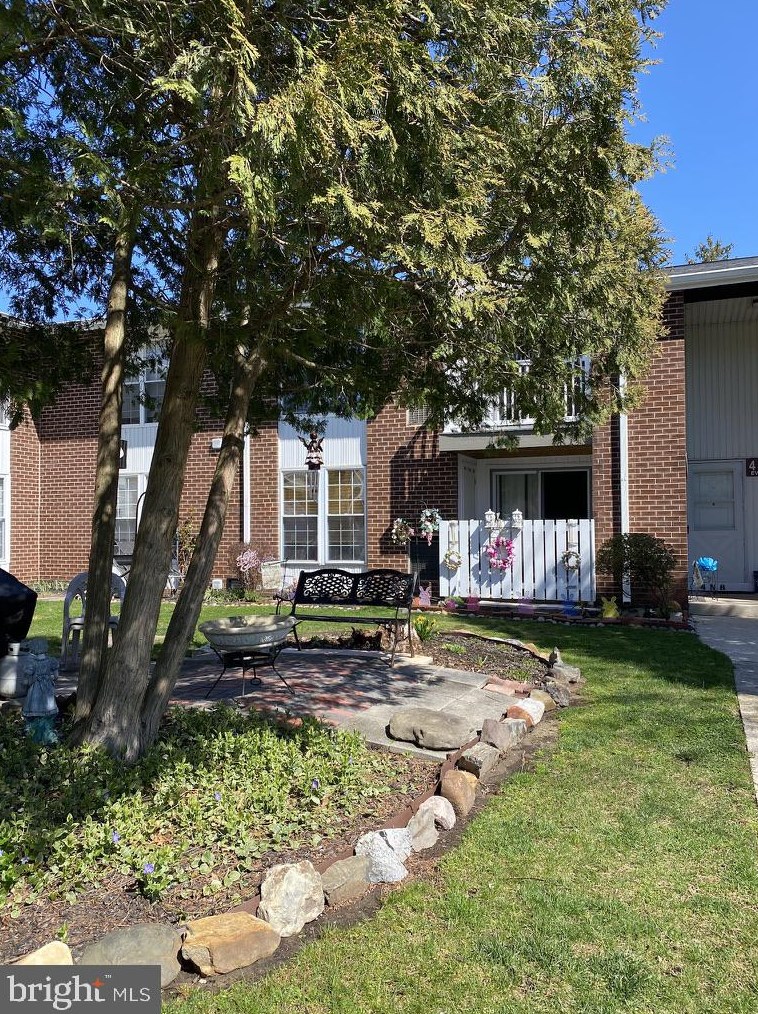 275 Arbor Grn, Beverly, NJ 08010-2439