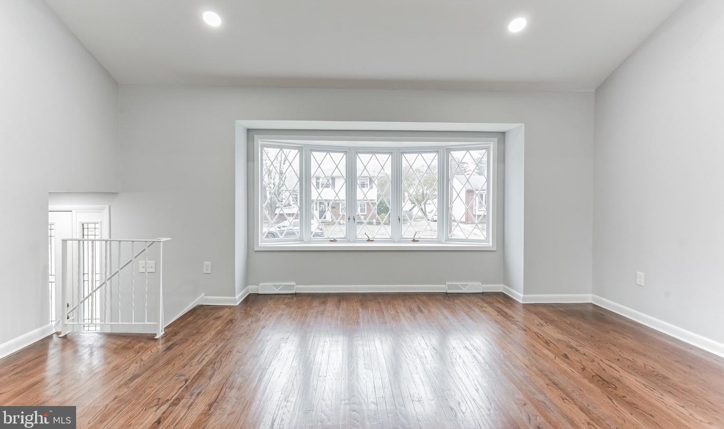 307 Manor Ct, Riverton NJ  08077-1155 exterior