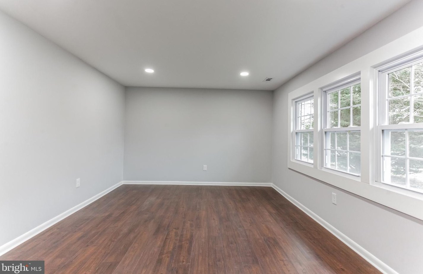 307 Manor Ct, Riverton NJ  08077-1155 exterior