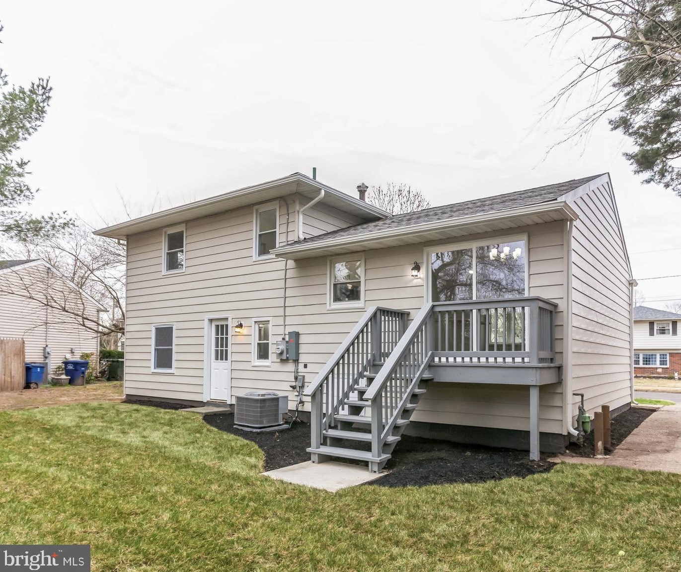 307 Manor Ct, Riverton NJ  08077-1155 exterior