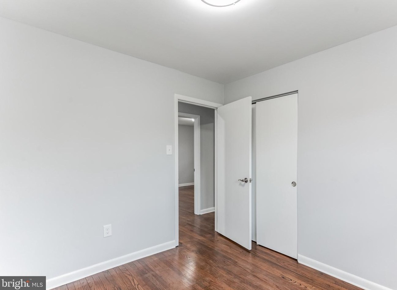 307 Manor Ct, Riverton NJ  08077-1155 exterior