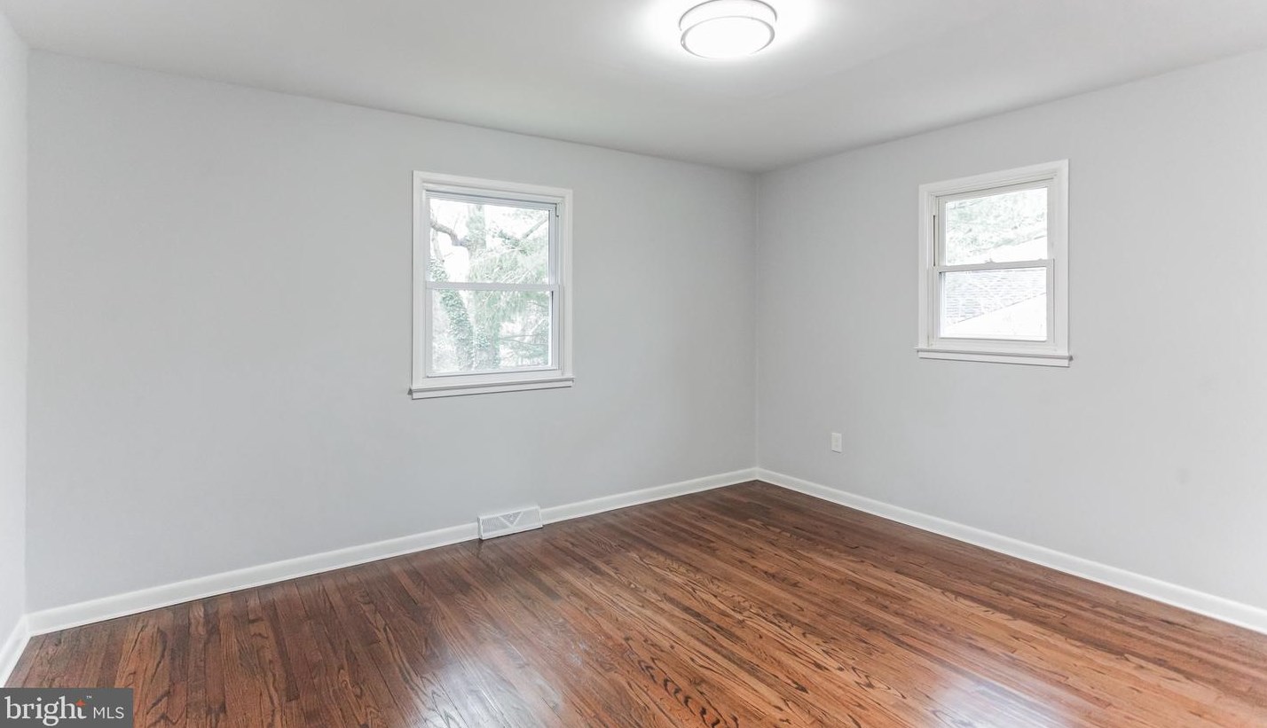307 Manor Ct, Riverton NJ  08077-1155 exterior
