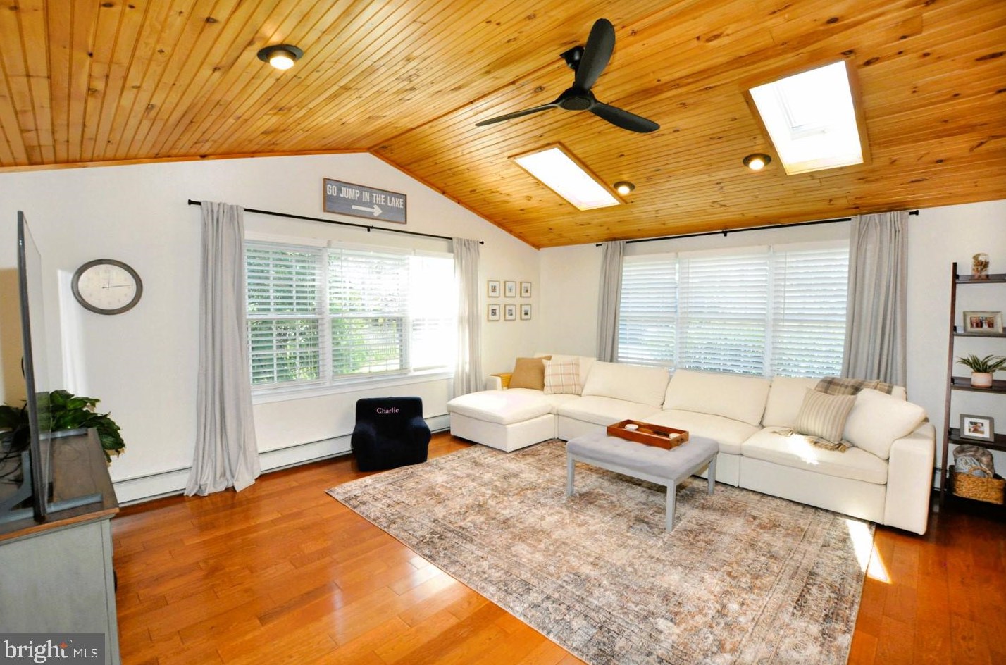 233 Hunters Rd, Medford, NJ 08055-2115