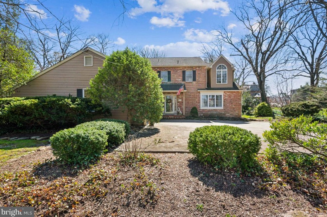 230 Nicholson Dr, Moorestown, NJ 08057