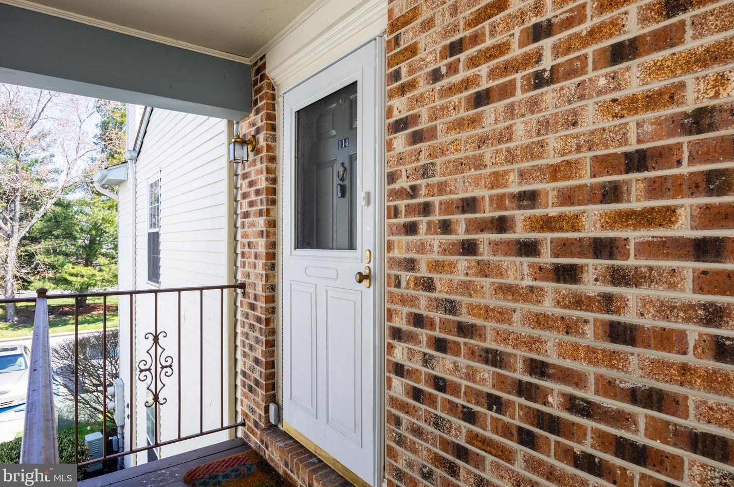 114 Village Ln, Mount Laurel, NJ 08054