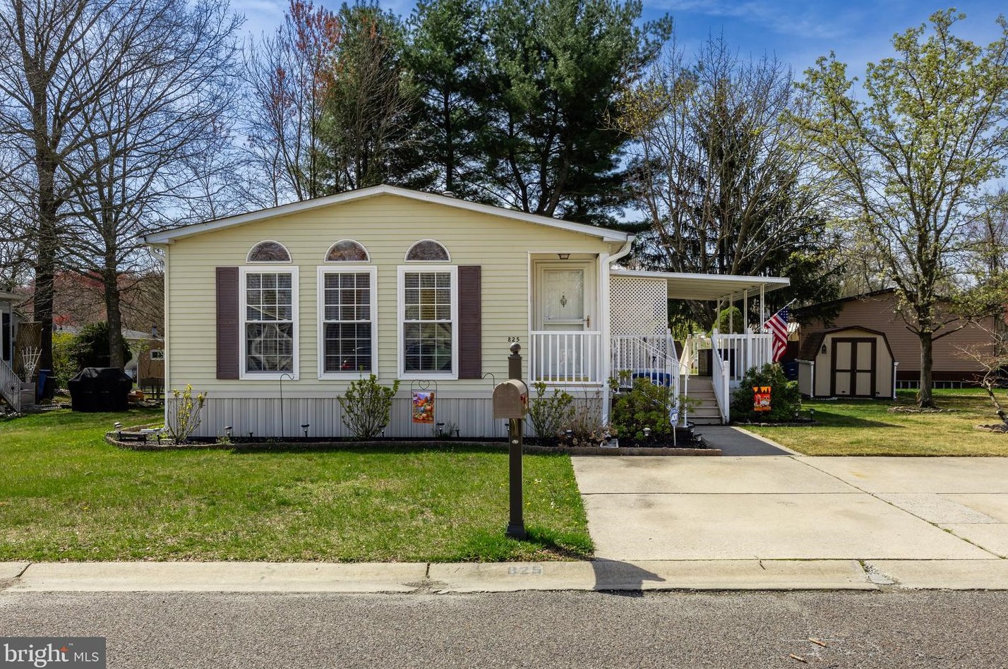 825 Woodchuck Dr, Mount Laurel, NJ 08054